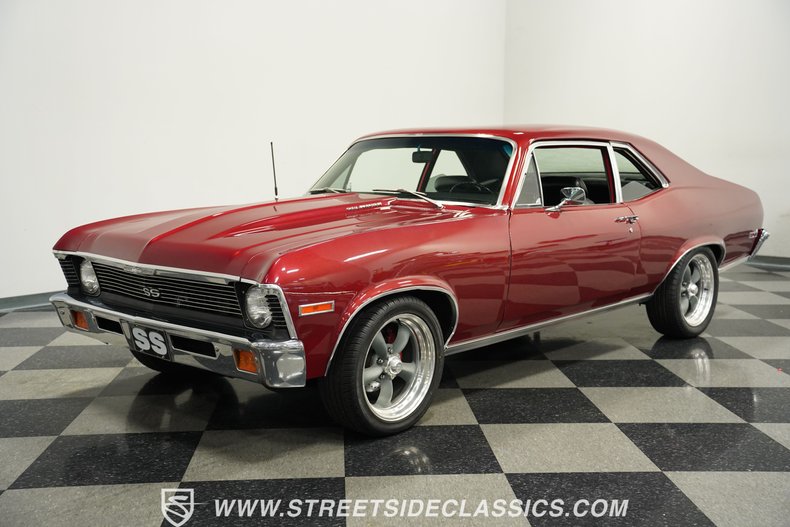 Chevrolet-Nova-1972-Maroon-Black-9