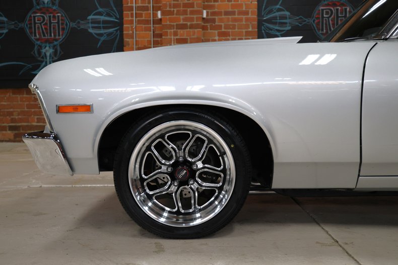 Chevrolet-Nova-1972-Silver-Metallic-Black-17
