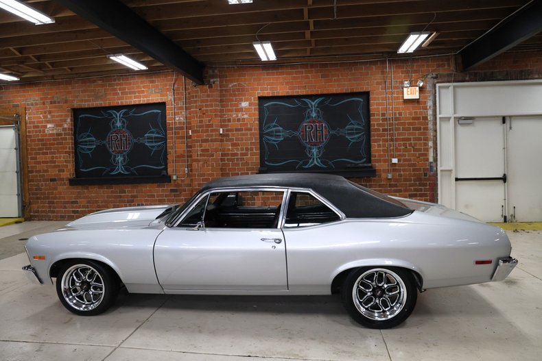 Chevrolet-Nova-1972-Silver-Metallic-Black-30