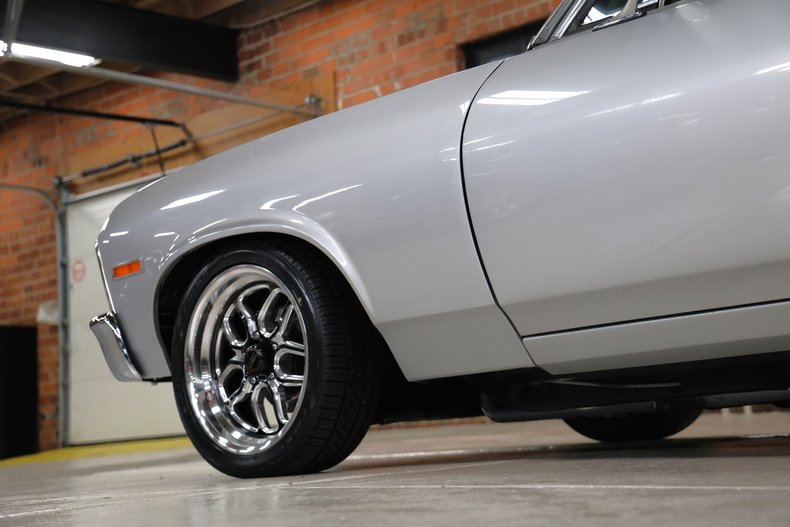 Chevrolet-Nova-1972-Silver-Metallic-Black-32
