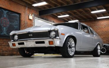 Chevrolet-Nova-1972-Silver-Metallic-Black-4