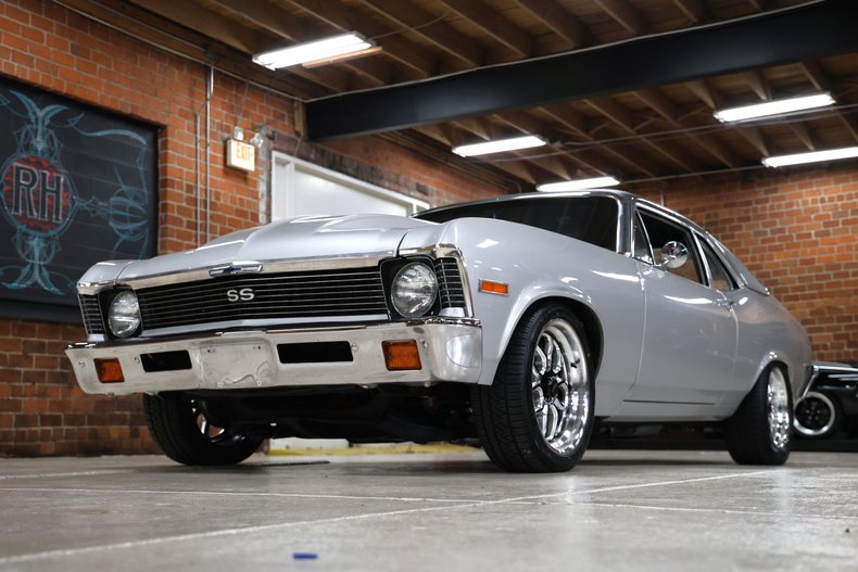 Chevrolet-Nova-1972-Silver-Metallic-Black-4