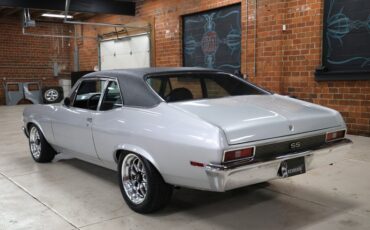 Chevrolet-Nova-1972-Silver-Metallic-Black-40