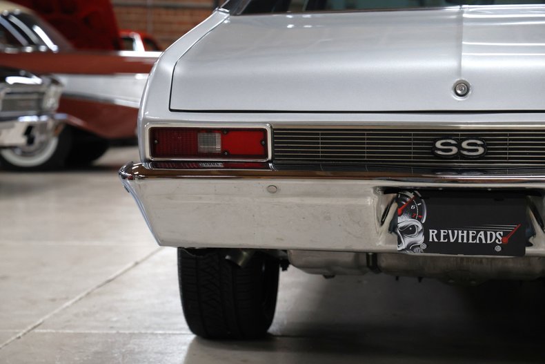 Chevrolet-Nova-1972-Silver-Metallic-Black-45