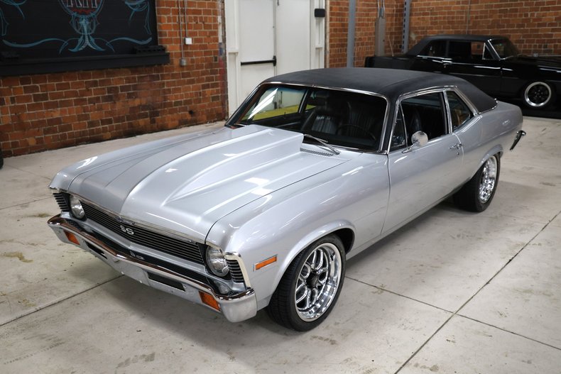 Chevrolet-Nova-1972-Silver-Metallic-Black