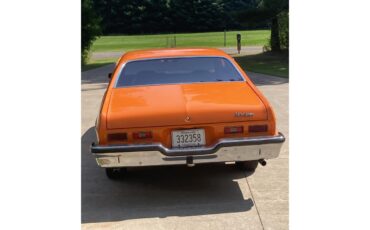 Chevrolet-Nova-1973-Orange-Black-3