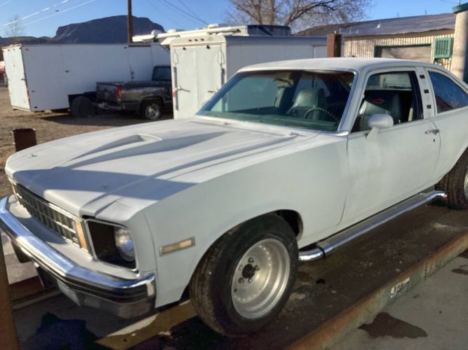 Chevrolet-Nova-1976-Gray-17