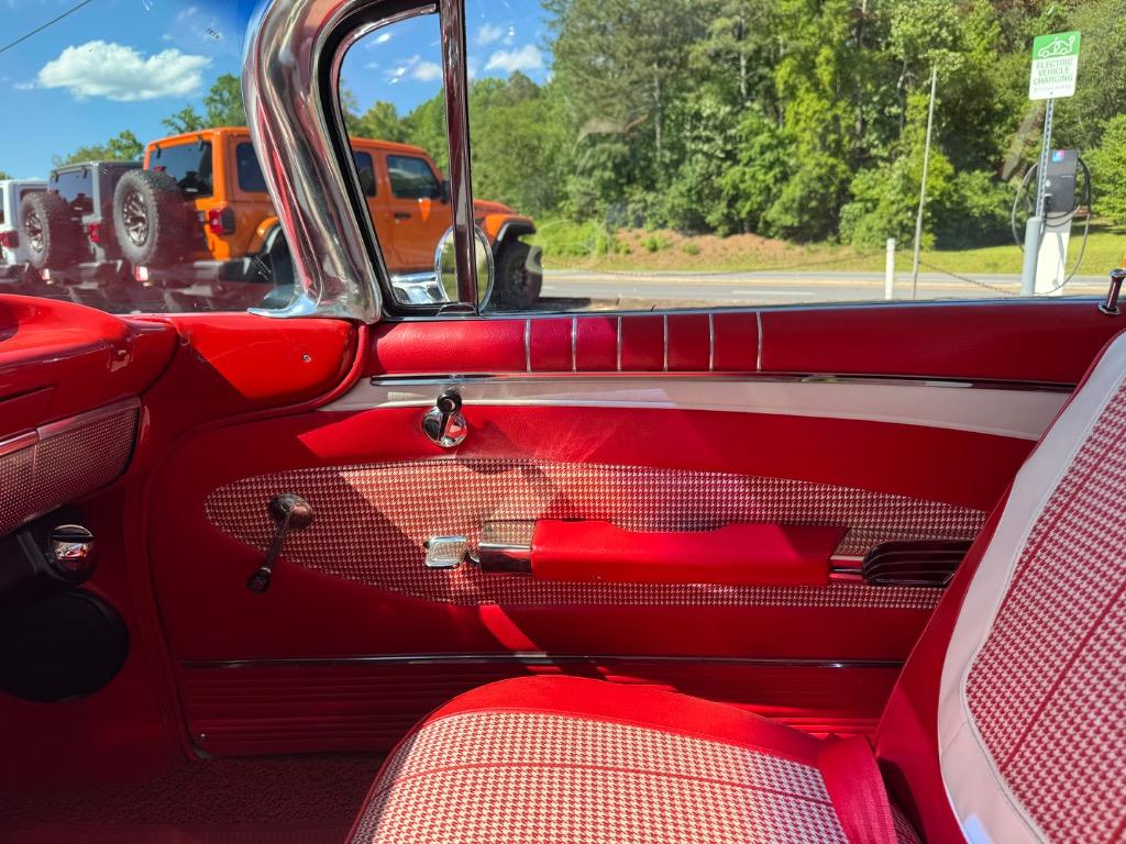 Chevrolet-Other-1960-White-Red-43