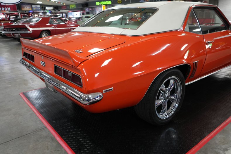 Chevrolet-Other-1969-Orange-White-44