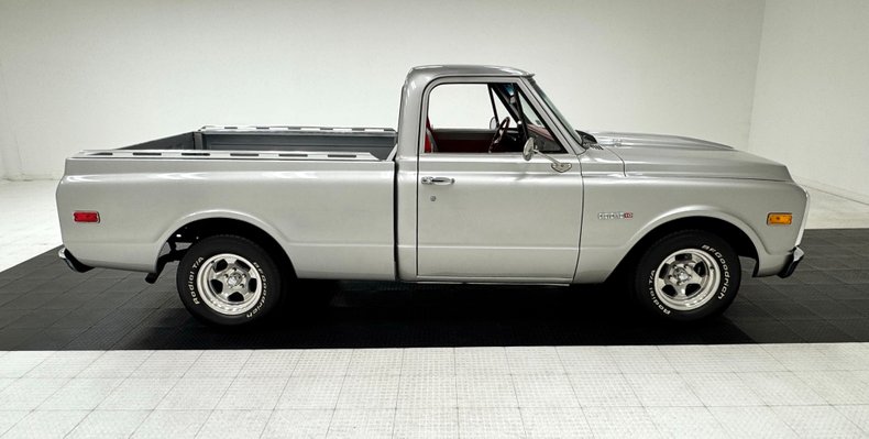 Chevrolet-Other-1969-Silver-Metallic-Red-8