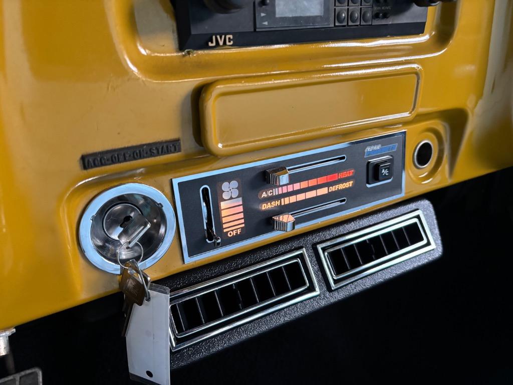 Chevrolet-Other-1972-Okra-White-7