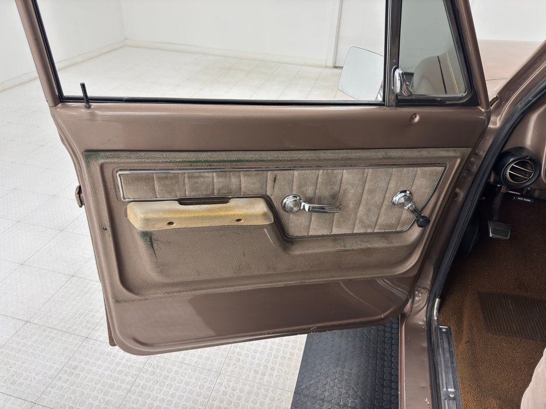 Chevrolet-Other-Pickups-1972-SUV-29