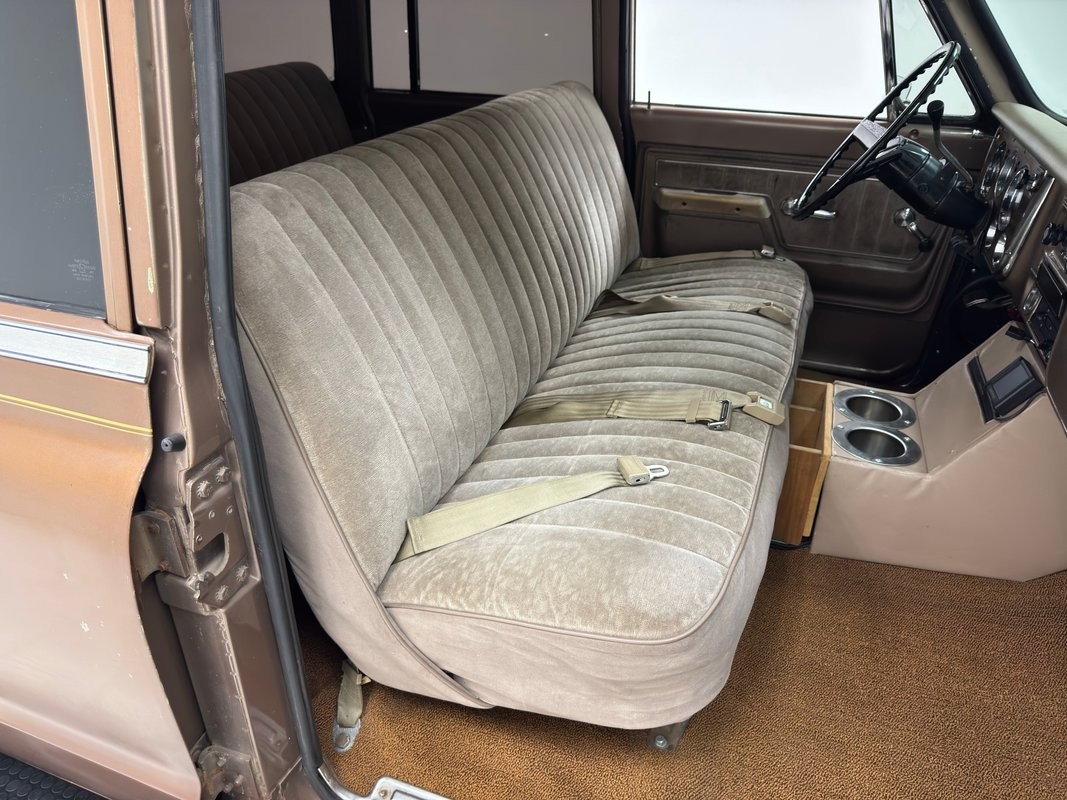 Chevrolet-Other-Pickups-1972-SUV-34