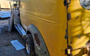 Chevrolet-Panel-truck-1941-Yellow-11