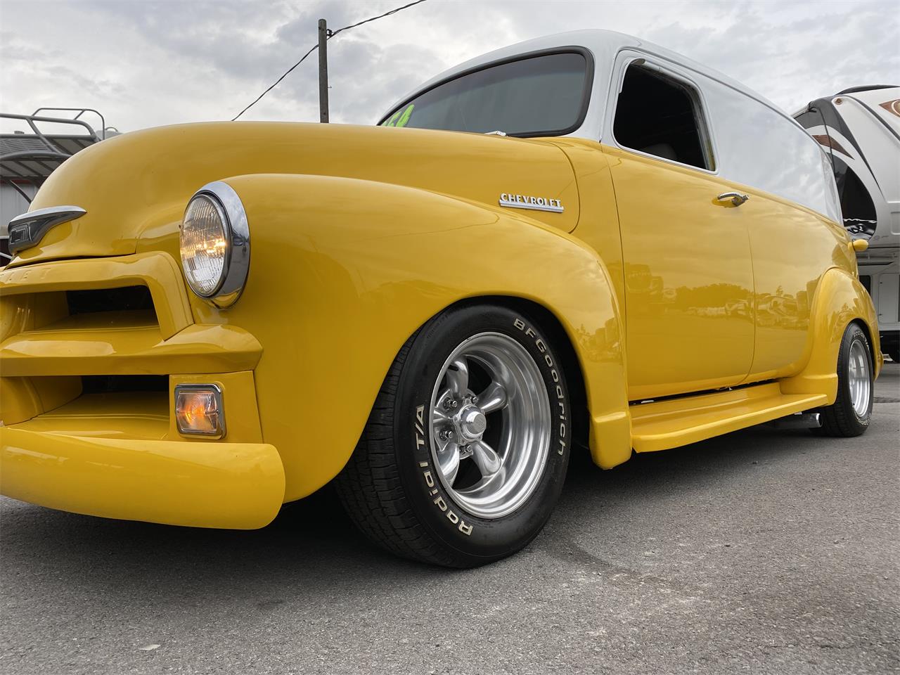 Chevrolet-Panel-truck-1954-YELLOWWHITE-YELLOWWHITE-1