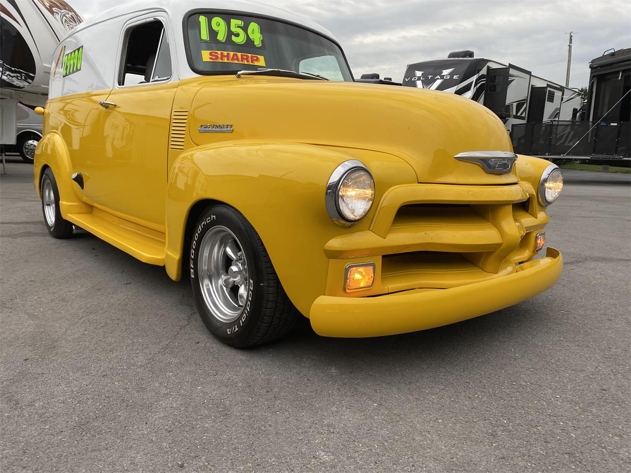 Chevrolet-Panel-truck-1954-YELLOWWHITE-YELLOWWHITE-3