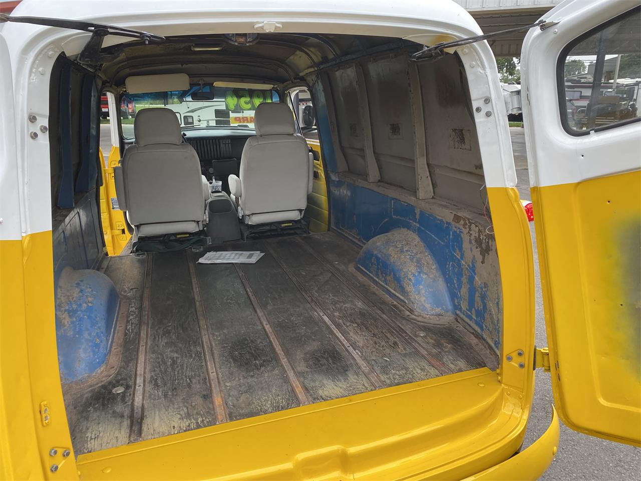 Chevrolet-Panel-truck-1954-YELLOWWHITE-YELLOWWHITE-38