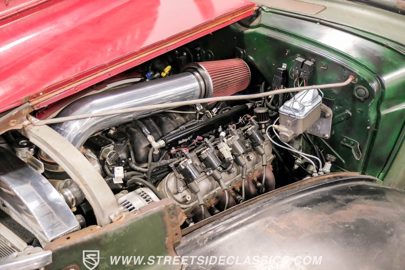 Chevrolet-Pickup-1947-Green-Patina-Saddle-1