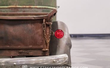 Chevrolet-Pickup-1947-Green-Patina-Saddle-10