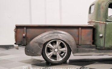Chevrolet-Pickup-1947-Green-Patina-Saddle-12