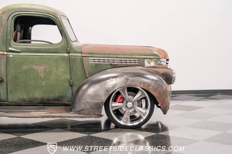 Chevrolet-Pickup-1947-Green-Patina-Saddle-13