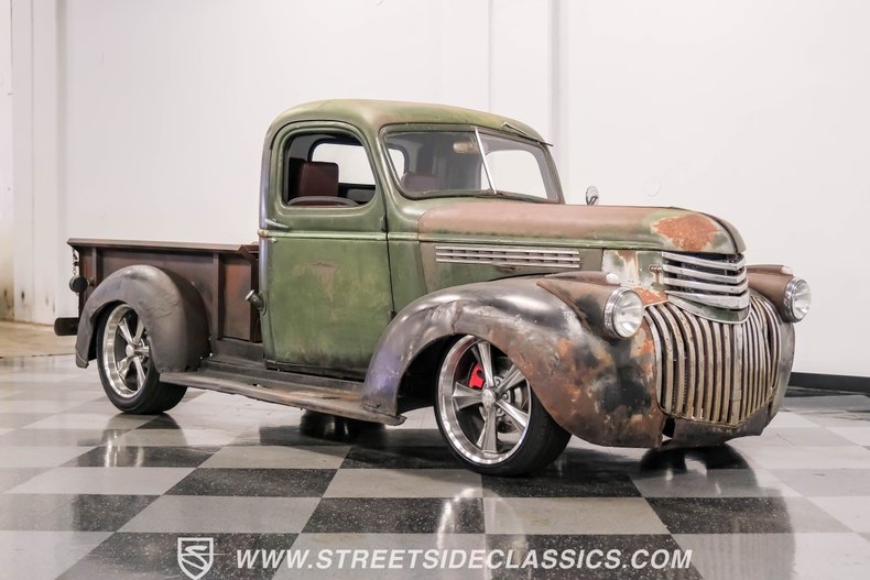 Chevrolet-Pickup-1947-Green-Patina-Saddle-14