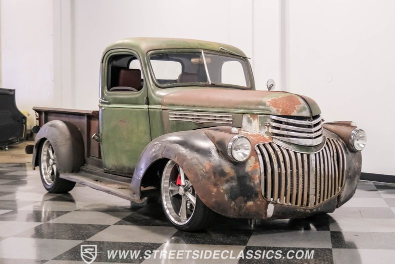 Chevrolet-Pickup-1947-Green-Patina-Saddle-15