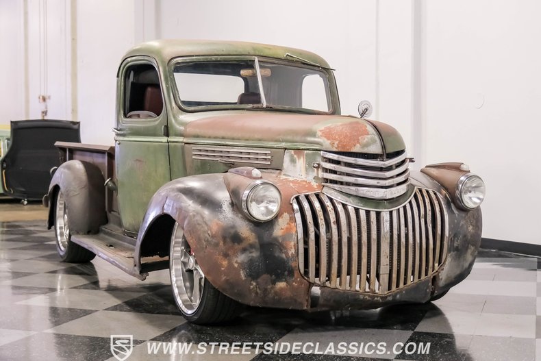 Chevrolet-Pickup-1947-Green-Patina-Saddle-16