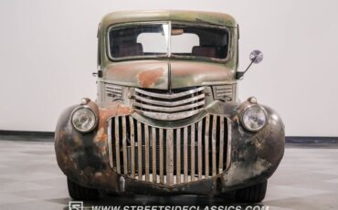 Chevrolet-Pickup-1947-Green-Patina-Saddle-17