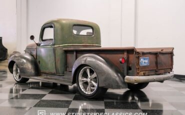 Chevrolet-Pickup-1947-Green-Patina-Saddle-18