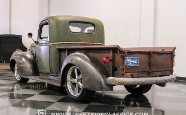 Chevrolet-Pickup-1947-Green-Patina-Saddle-19