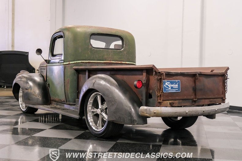 Chevrolet-Pickup-1947-Green-Patina-Saddle-19