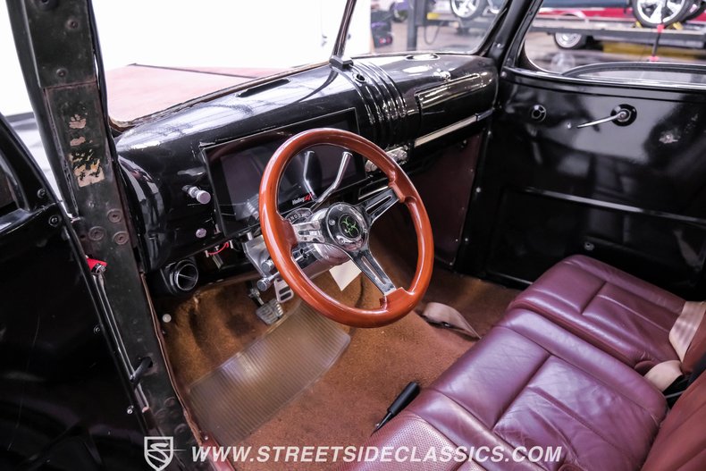 Chevrolet-Pickup-1947-Green-Patina-Saddle-2
