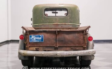 Chevrolet-Pickup-1947-Green-Patina-Saddle-21