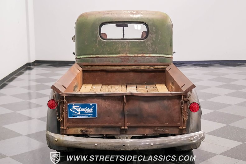 Chevrolet-Pickup-1947-Green-Patina-Saddle-22
