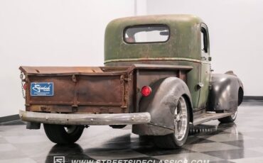 Chevrolet-Pickup-1947-Green-Patina-Saddle-23
