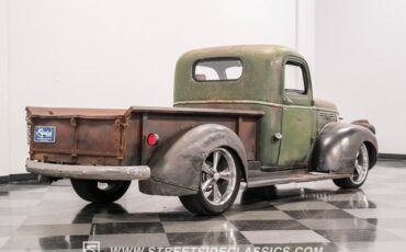 Chevrolet-Pickup-1947-Green-Patina-Saddle-25