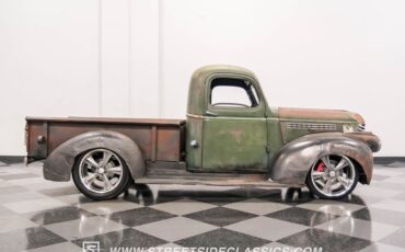 Chevrolet-Pickup-1947-Green-Patina-Saddle-26