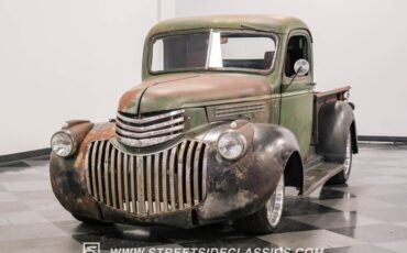 Chevrolet-Pickup-1947-Green-Patina-Saddle-3