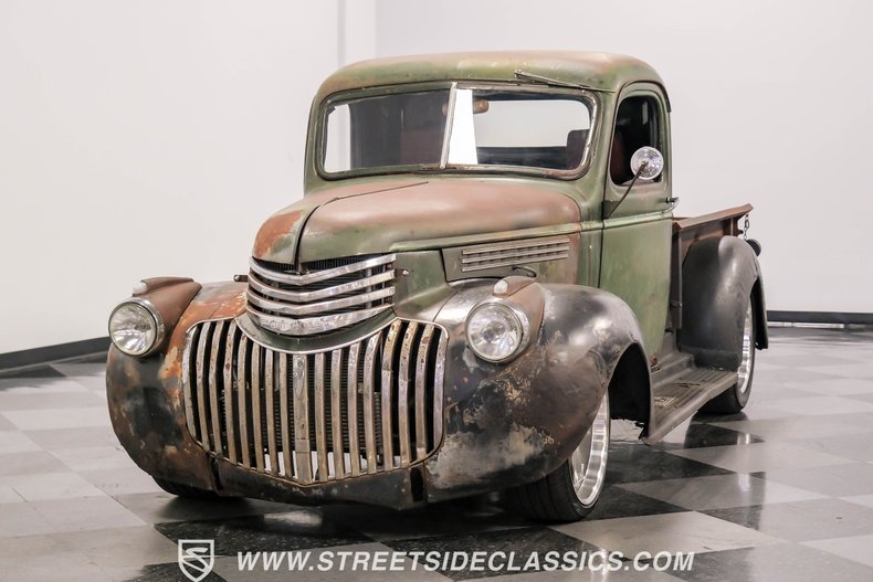 Chevrolet-Pickup-1947-Green-Patina-Saddle-3