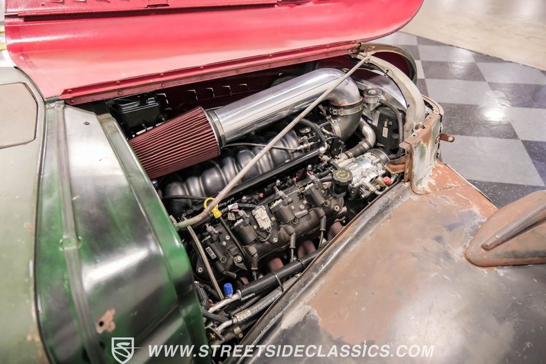 Chevrolet-Pickup-1947-Green-Patina-Saddle-30