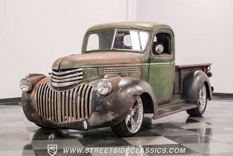 Chevrolet-Pickup-1947-Green-Patina-Saddle-4