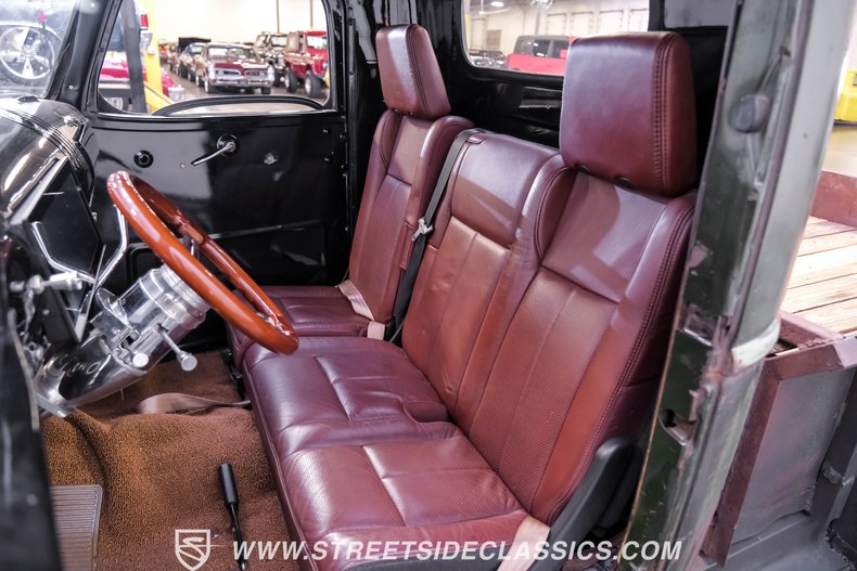 Chevrolet-Pickup-1947-Green-Patina-Saddle-47
