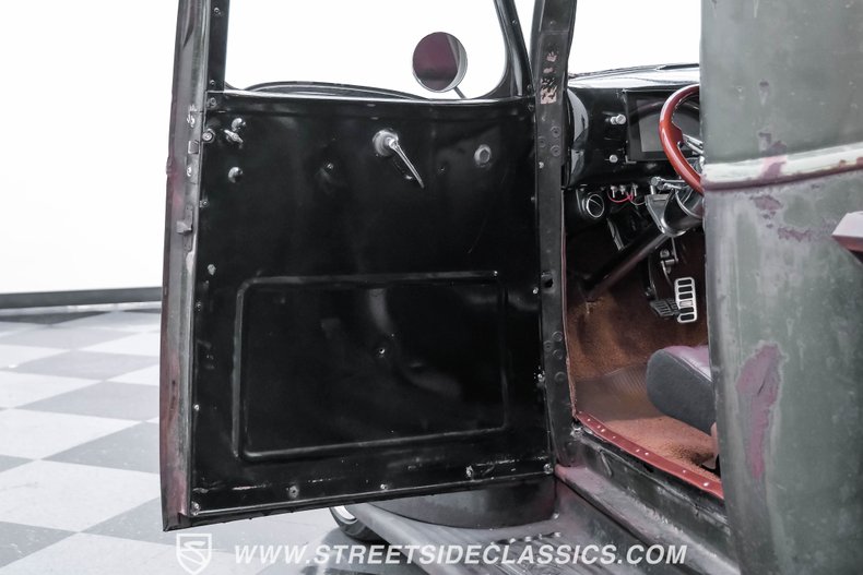Chevrolet-Pickup-1947-Green-Patina-Saddle-49