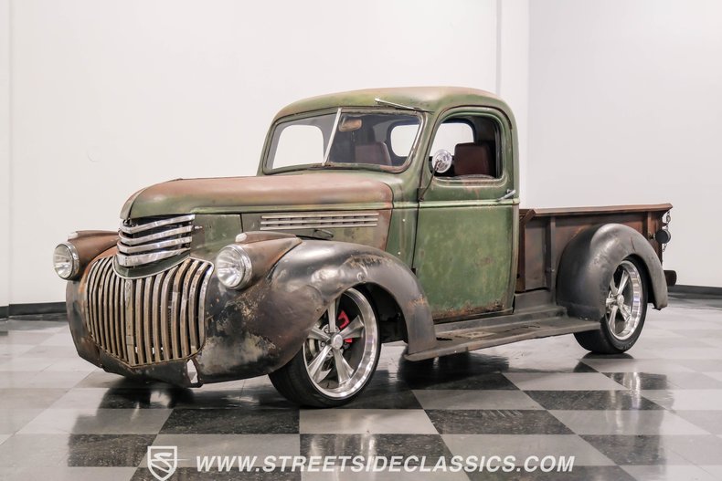 Chevrolet-Pickup-1947-Green-Patina-Saddle-5