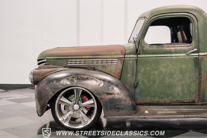 Chevrolet-Pickup-1947-Green-Patina-Saddle-6