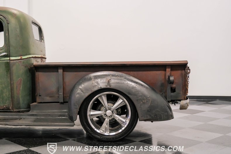 Chevrolet-Pickup-1947-Green-Patina-Saddle-7
