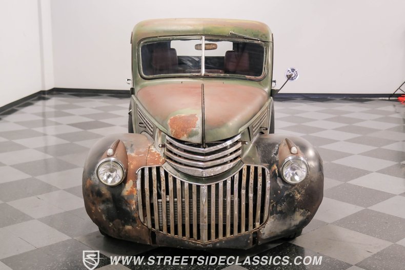 Chevrolet-Pickup-1947-Green-Patina-Saddle-8