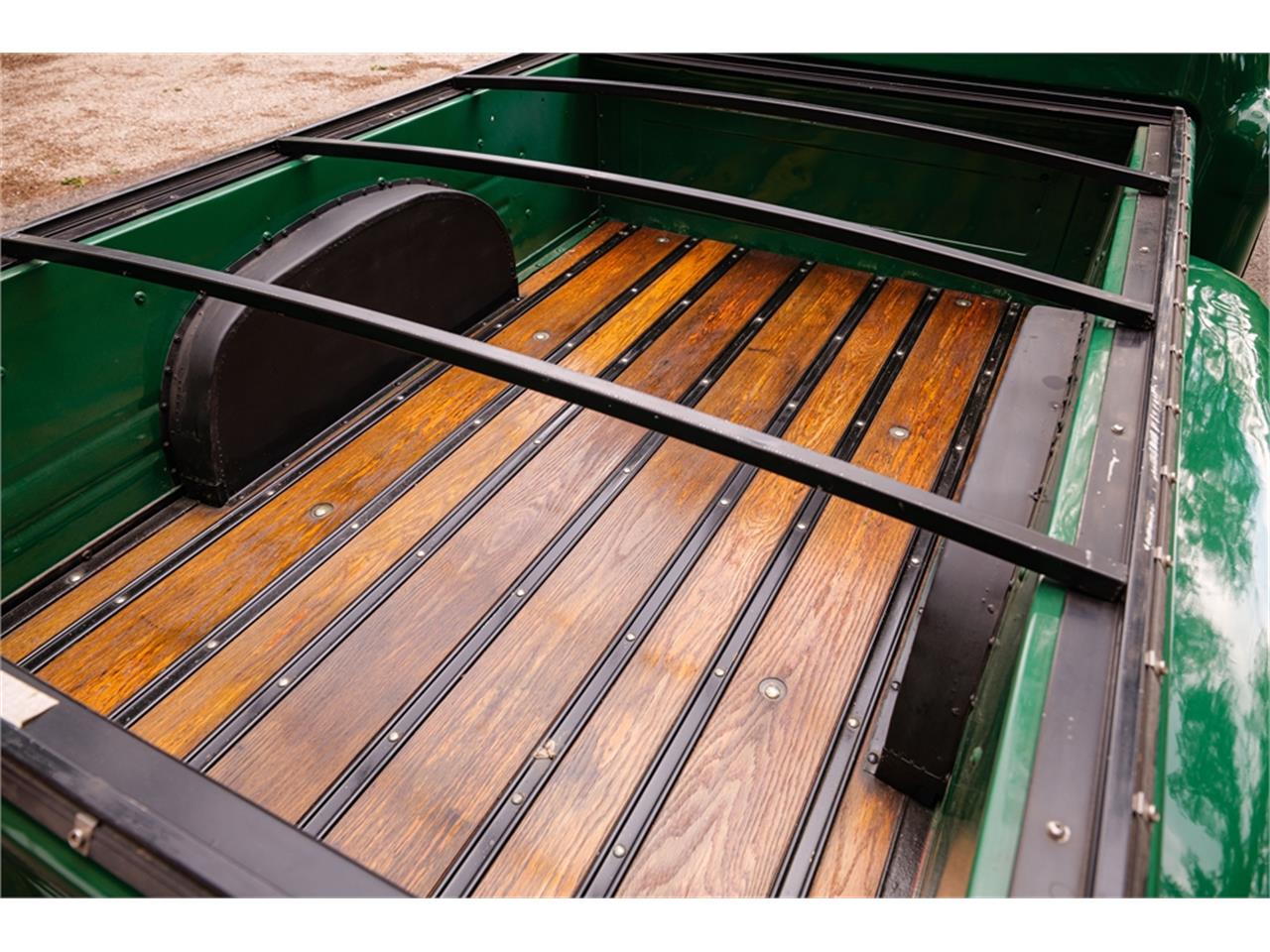 Chevrolet-Pickup-1957-Green-Black-and-red-12