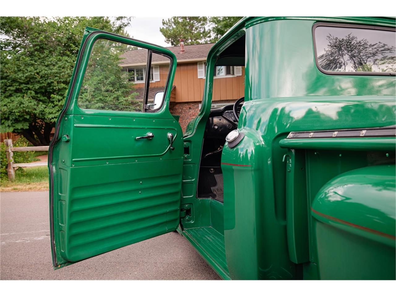 Chevrolet-Pickup-1957-Green-Black-and-red-31